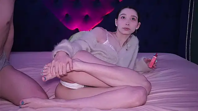 Snapshot of NanamiLovesTomoe chatting on December 14, 2025, 7:14 am NanamiLovesTomoe online show from December 14, 2025, 7:14 am