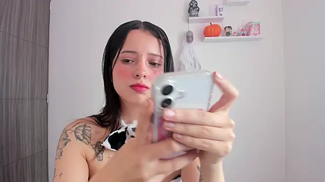 ImBunnyNova online show from October 31, 2025, 2:13 pm