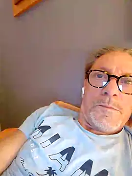 Deddyitalia3p online show from October 1, 2025, 8:13 pm