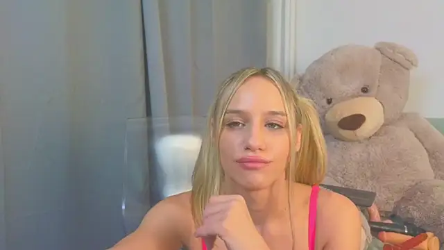 Snapshot of MellisaKim chatting on December 1, 2025, 9:15 pm MellisaKim online show from December 1, 2025, 9:15 pm