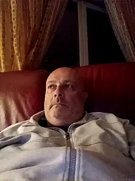 Alexis Bull online show from April 8, 2026, 11:17 pm