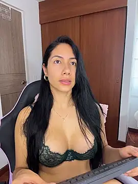 ArianaReynoldss online show from April 21, 2026, 7:31 pm