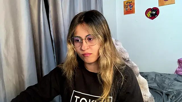 emma  bell  online show from November 13, 2025, 11:52 pm