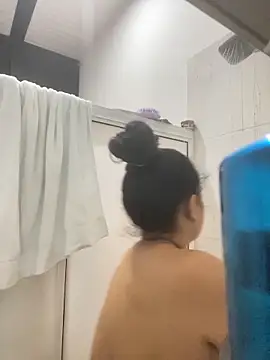 carlafox05 online show from April 5, 2026, 2:02 pm