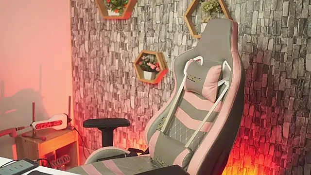 bonniie 98  online show from February 3, 2026, 4:10 am