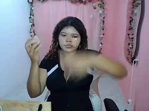 natalietits1 online show from September 30, 2025, 5:08 pm