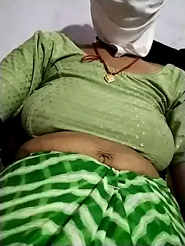 Snapshot of Soniy-Maax chatting on March 11, 2026, 4:45 pm Soniy-Maax online show from March 11, 2026, 4:45 pm