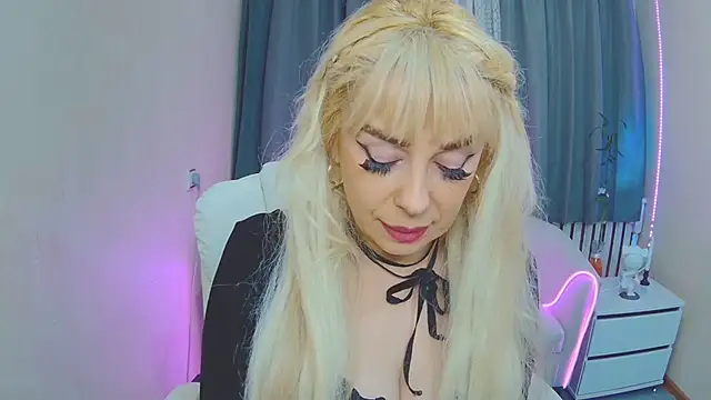 KatrinaCharm online show from November 7, 2025, 7:24 am