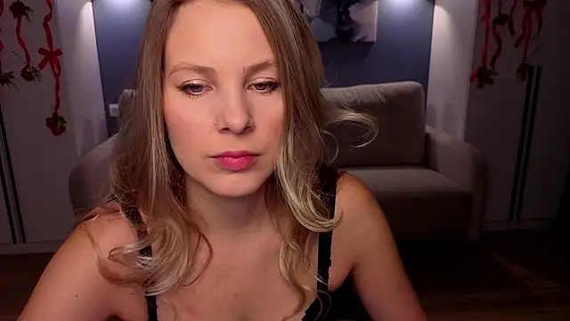 MelanieBennett online show from February 15, 2026, 6:14 am