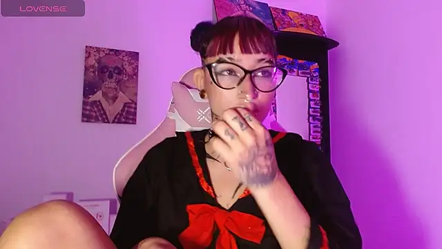 SharaRoss1 online show from April 18, 2026, 2:47 am