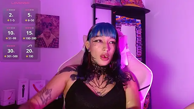 SharaRoss1 online show from June 5, 2026, 8:14 pm