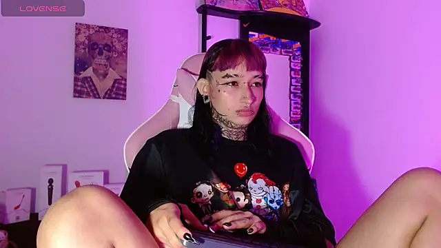 SharaRoss1 online show from April 18, 2026, 8:09 pm