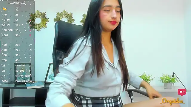 Snapshot of _Orquidea_ chatting on September 19, 2025, 1:26 pm Orquidea online show from September 19, 2025, 1:26 pm