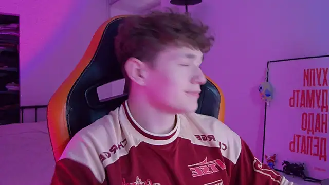 DanyDavis online show from October 13, 2025, 7:15 pm