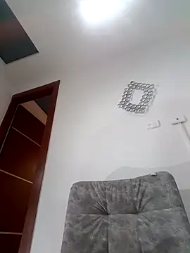 lunadicty online show from September 10, 2025, 10:42 pm