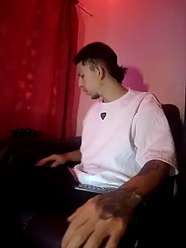 Snapshot of Chris__Jones chatting on October 2, 2025, 10:02 pm Chris Jones online show from October 2, 2025, 10:02 pm