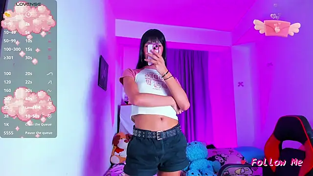 SkylerBennet online show from April 1, 2026, 2:57 am