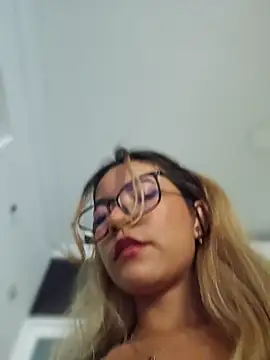 Pretty roxxyy online show from April 21, 2026, 11:28 am