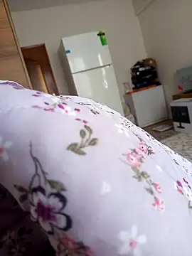 Snapshot of leona633 chatting on November 19, 2025, 11:32 am leona633 online show from November 19, 2025, 11:32 am