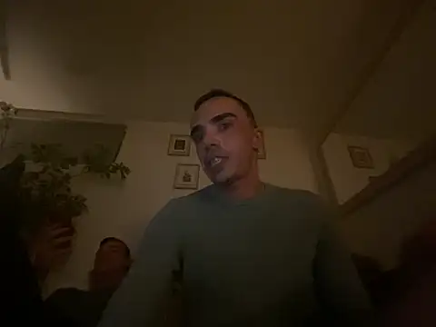 Snapshot of Chaud06_french chatting on April 13, 2026, 3:10 am Chaud06 french online show from April 13, 2026, 3:10 am