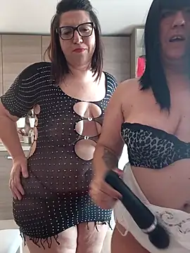 ladyredhot69 online show from May 4, 2026, 7:55 am