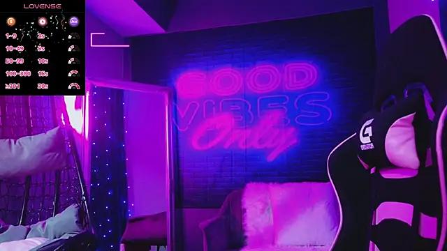 AlessiaCroft online show from December 3, 2025, 5:08 am