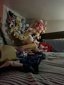 w3tkittty online show from February 8, 2026, 9:18 am