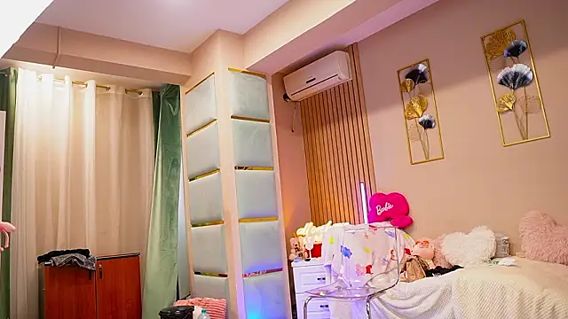 SabrinaJade online show from February 3, 2026, 5:49 am