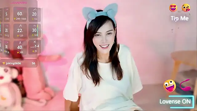 Snapshot of LunaBelle1984 chatting on September 17, 2025, 4:09 pm LunaBelle1984 online show from September 17, 2025, 4:09 pm