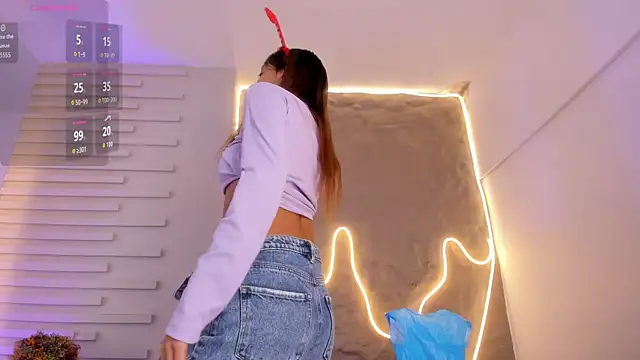 Snapshot of Dulce_Quintana chatting on December 15, 2025, 12:33 pm Dulce Quintana online show from December 15, 2025, 12:33 pm