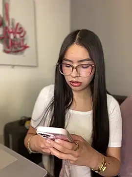 Cristina pinkk online show from December 3, 2025, 3:18 am