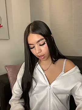 Cristina pinkk online show from November 4, 2025, 2:37 am