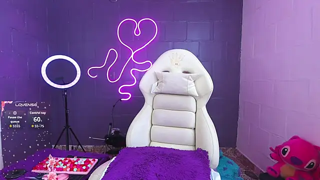 Baby  Otaku online show from September 18, 2025, 5:27 pm