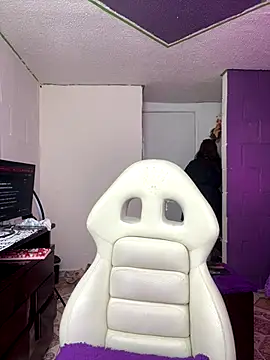 Baby  Otaku online show from September 26, 2025, 5:09 pm