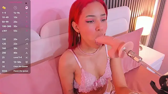 mia poppy  online show from March 22, 2025, 8:04 pm