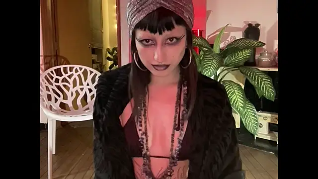 Snapshot of ELENA_UMBRA chatting on October 28, 2025, 7:18 am ELENA UMBRA online show from October 28, 2025, 7:18 am