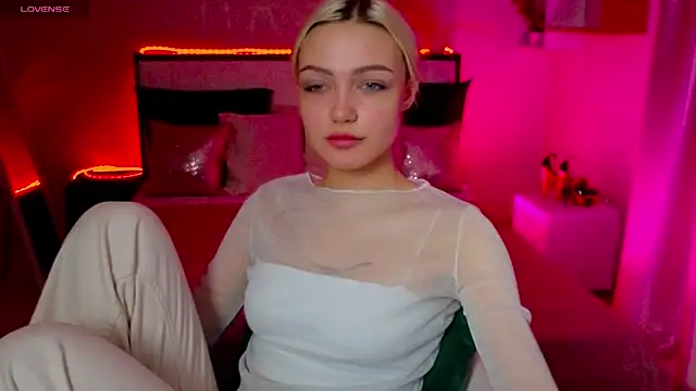 Snapshot of LinaLirian chatting on November 14, 2025, 1:37 pm LinaLirian online show from November 14, 2025, 1:37 pm