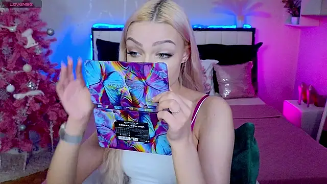 LinaLirian online show from January 12, 2026, 6:36 pm