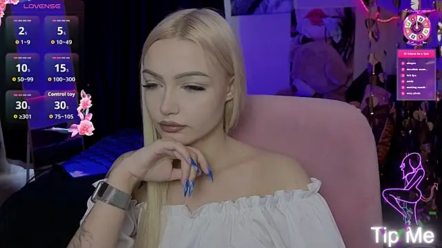 LinaLirian online show from May 25, 2026, 9:52 am