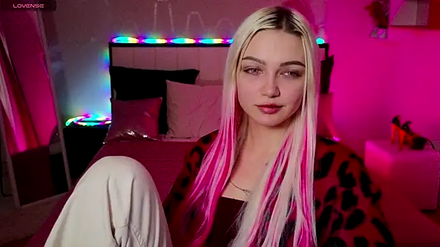 Snapshot of LinaLirian chatting on November 12, 2025, 1:37 pm LinaLirian online show from November 12, 2025, 1:37 pm