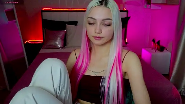 Snapshot of LinaLirian chatting on November 8, 2025, 1:36 pm LinaLirian online show from November 8, 2025, 1:36 pm