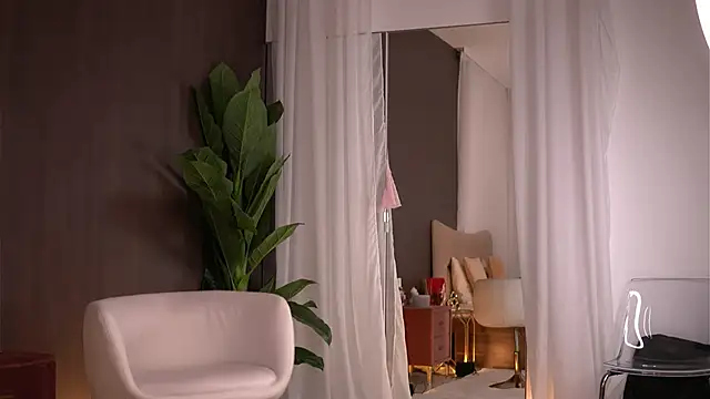 ChloeDevine online show from June 4, 2026, 3:11 am