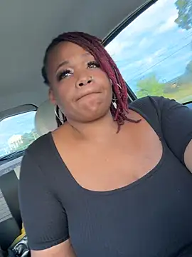 Snapshot of RoyalQueen2u chatting on October 10, 2025, 9:48 pm RoyalQueen2u online show from October 10, 2025, 9:48 pm