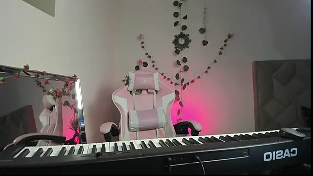 Paprika  online show from December 5, 2025, 7:45 pm