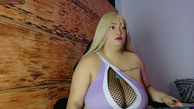 Snapshot of Alicee_stone_ chatting on November 14, 2025, 7:39 pm Alicee stone online show from November 14, 2025, 7:39 pm