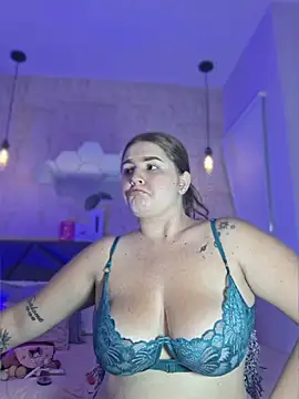 valentina-diiaz online show from April 10, 2026, 1:29 pm