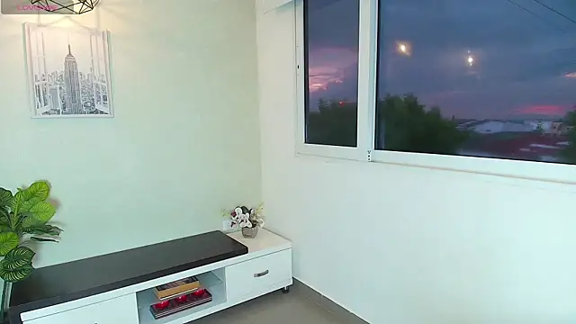  Victoria Collins online show from September 25, 2025, 11:05 am