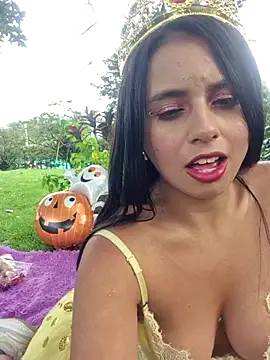 Lunaluxe1001 online show from October 31, 2025, 12:24 pm