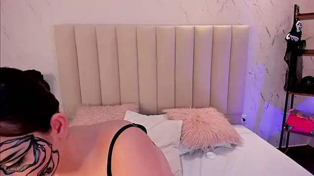 Snapshot of LilithHarperr_ chatting on October 31, 2025, 7:16 am LilithHarperr online show from October 31, 2025, 7:16 am