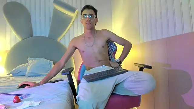 LIAM BOYPORN online show from March 23, 2025, 12:58 am